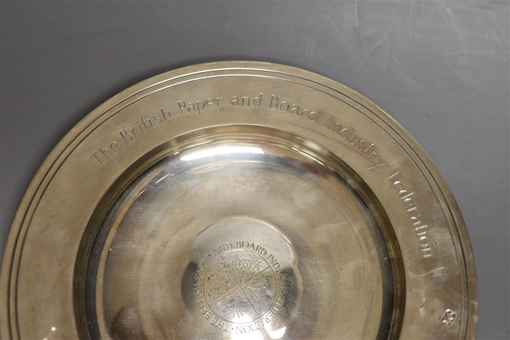 A modern silver Armada dish, William Comyns & Sons Ltd, London 1979, with engraved inscription, 22.2cm, 15.5oz.